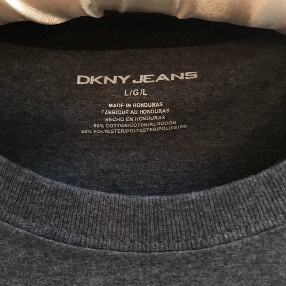 ❌ SOLD ❌ 🎉HP🎉 D. Karan Men’s t-shirt - Picture 5 of 8